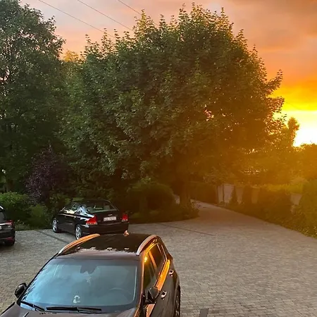 Dworek Nocleg ze śniadaniem 3*