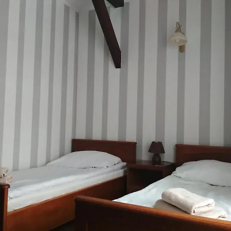 Dworek 3*