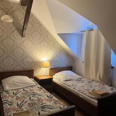 Dworek Bed & Breakfast 3*