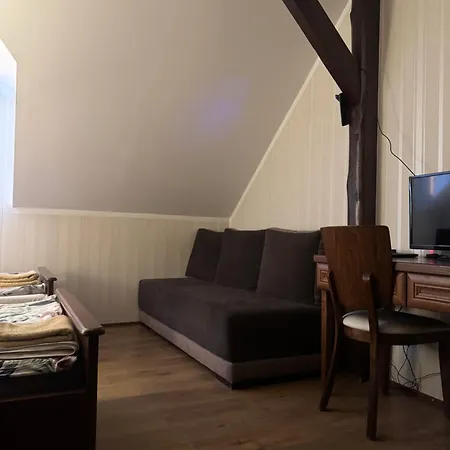 Dworek Bed & Breakfast 3*