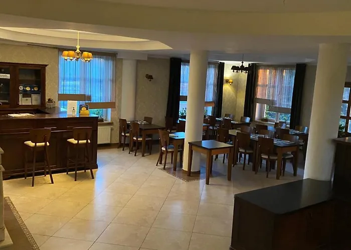 Dworek Bed & Breakfast 3*