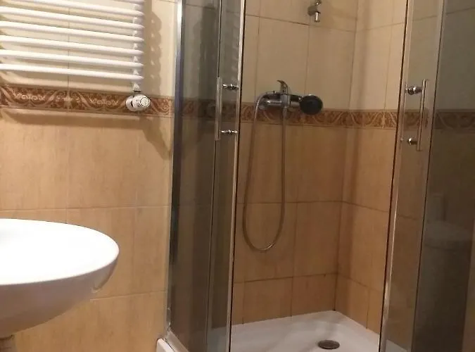 Dworek Bed & Breakfast 3*