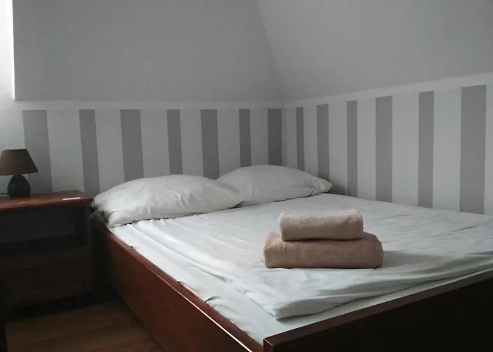 Dworek Bed & Breakfast 3*
