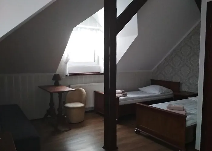 Dworek Bed & Breakfast 3*