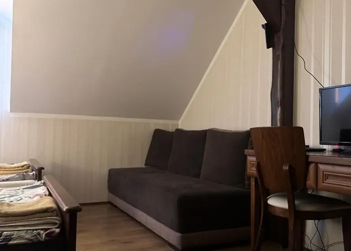 Dworek Bed & Breakfast 3*